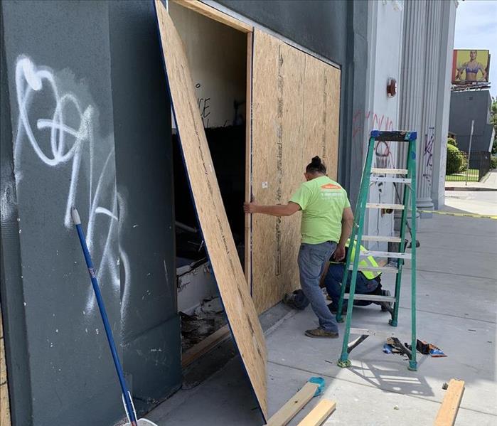 Team members assembling a board up.